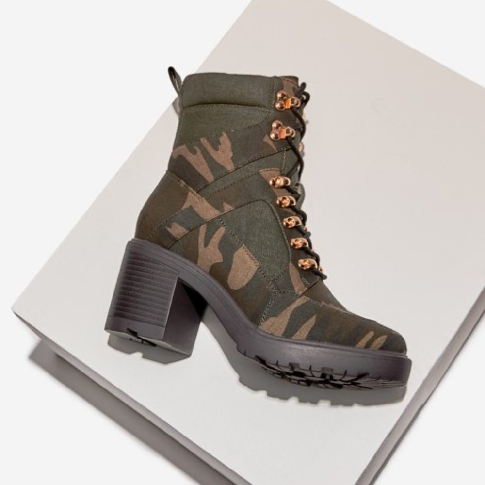 Brandnew Lace Up Bootie Sizes from 5.5 to 12 Camo